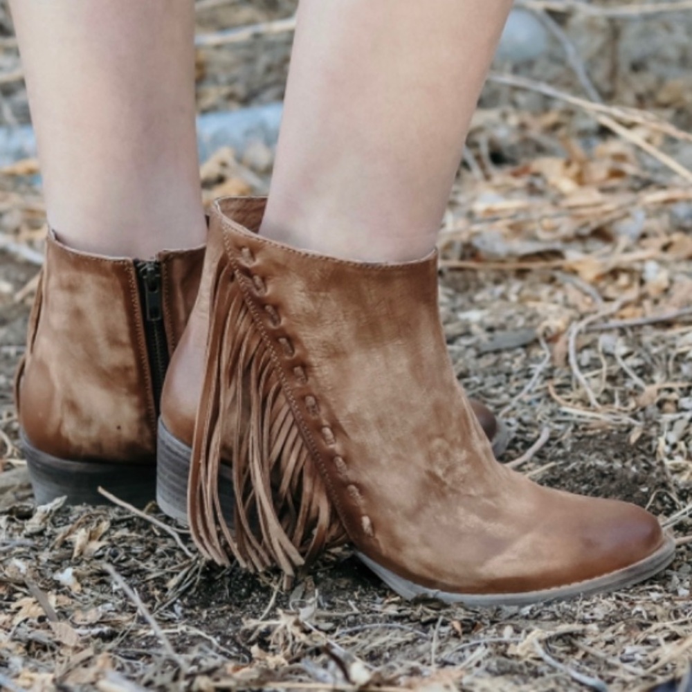 Circle G by Corral Suede side fringe booties